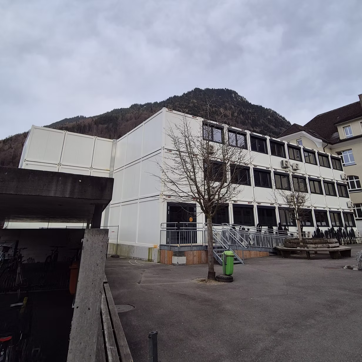 Modulgebäude des Schulprovisoriums in Wilderswil